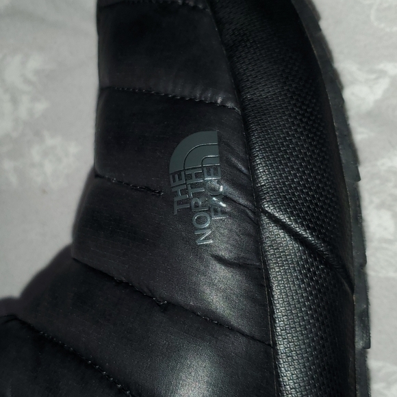 The North Face Thermoball slippers 🔥 - Picture 2 of 6